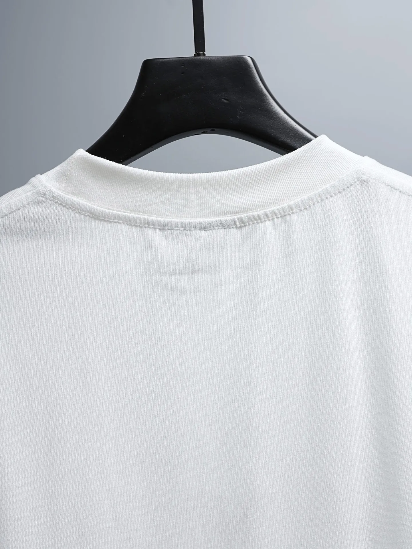 Carhartt 2꯭0꯭2꯭6 new spring and summer models ❤️ original ⌚️ high version Carhartt fabric is made of high-density pure cotton, does not deform and does not shrink. Process introduction: double thread movement. The chest logo uses high-quality embroidery🪡 technology. Color: White SIZE: M-XXL